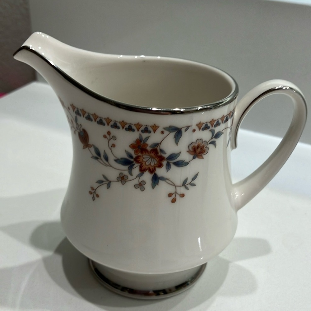 NWOT Noritake Floral Creamer Ivory China 7237 Adagio